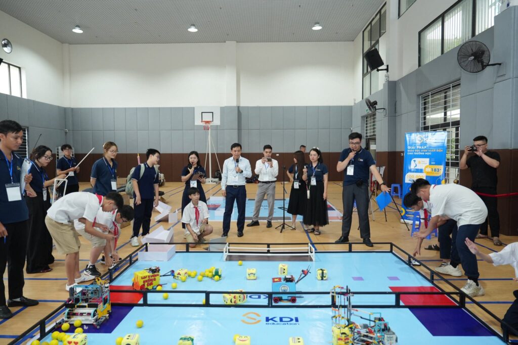 Robocon Ba Đình 2025 – Khi học sinh làm chủ công nghệ cùng robot Rover của OhStem