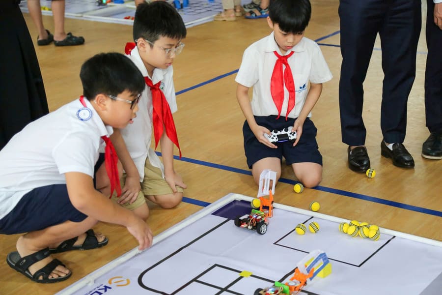 Robocon Ba Đình 2025 – Khi học sinh làm chủ công nghệ cùng robot Rover của OhStem
