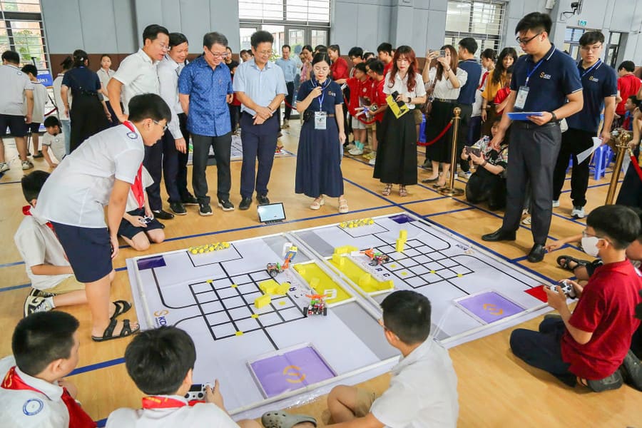 Robocon Ba Đình 2025 – Khi học sinh làm chủ công nghệ cùng robot Rover của OhStem